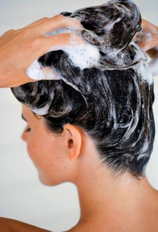 Yağlı Saçlar Nasıl Şampuan Kullanmalı?